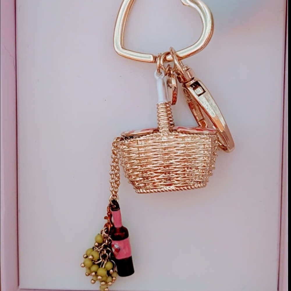 New Betsey Johnson Gold Tone Summer Picnic Bag Charm Wine Bottle & Grapes Charm - Picture 10 of 16